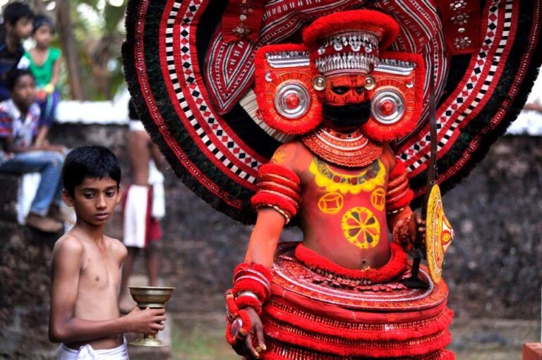 Karinthiri Kannan Nair Theyyam