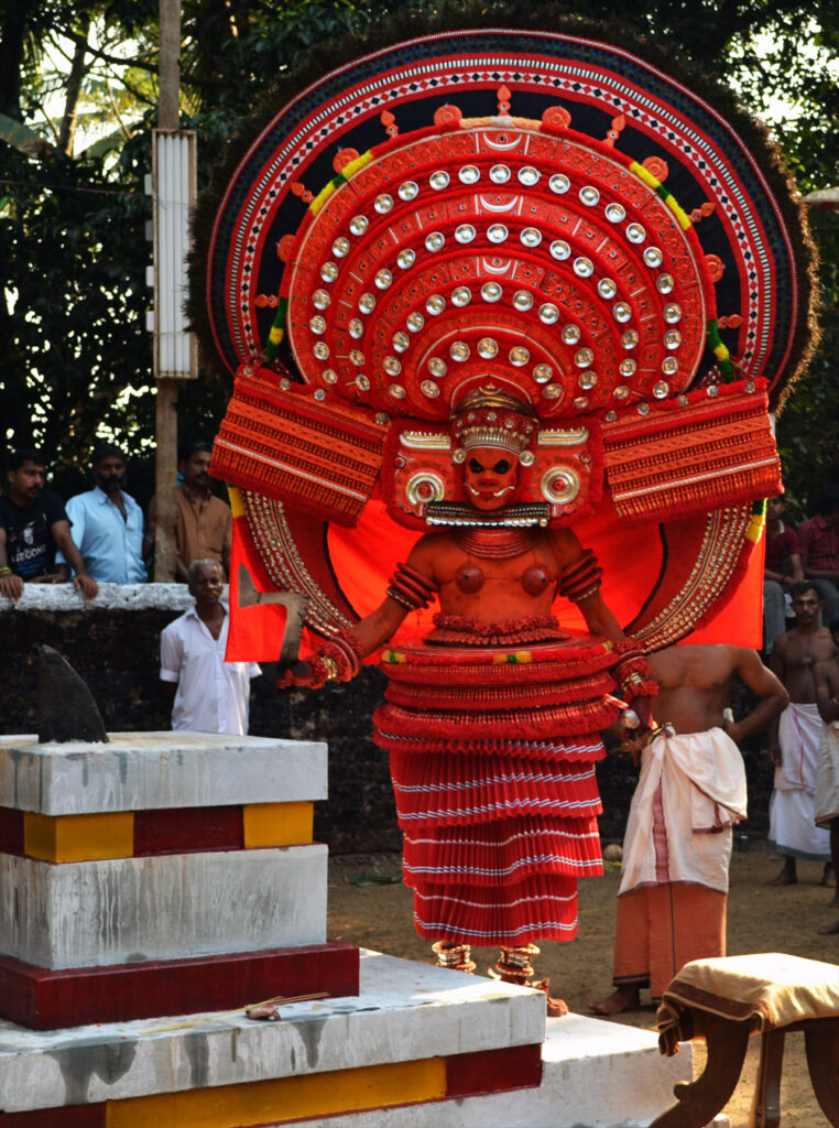 Pullikarinkali Theyyam / Valiya Thampuratti Theyyam