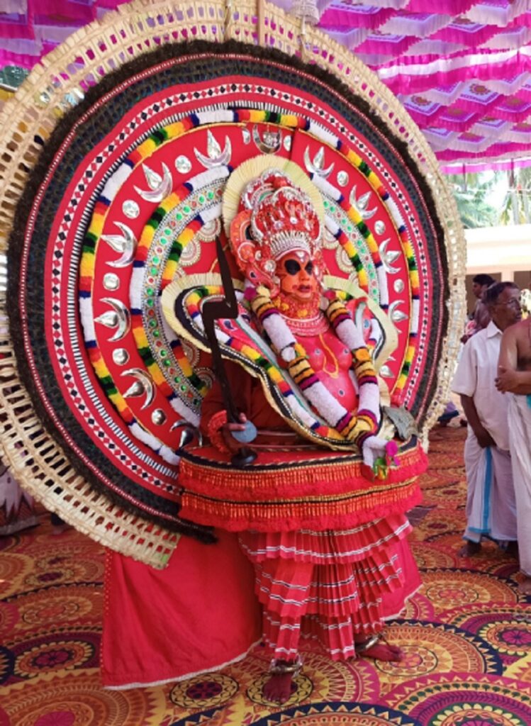 Thozhunthatta Chamundi Theyyam