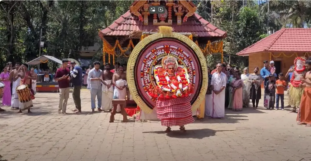 Aikkal Chamundeswari Theyyam