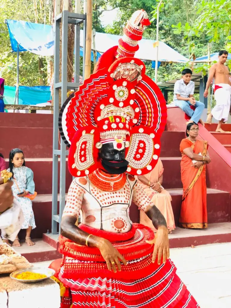 Ankakkaranum Bappooranum Theyyam (Lakshmananum Hanumanum Theyyam)