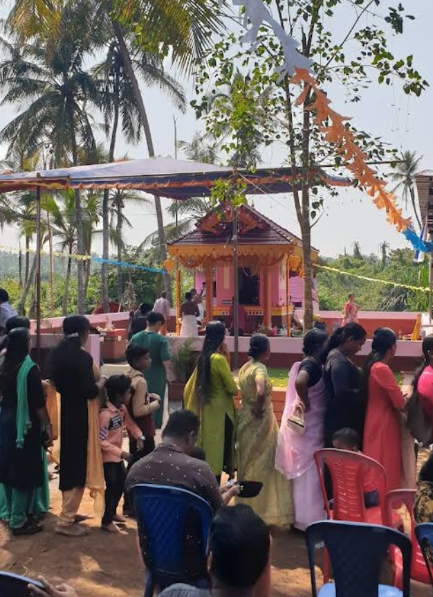 Kasaragod Kanhangad Arayi Karthika Sree Chamundi Devalayam