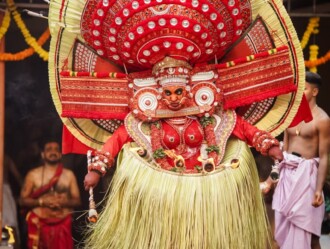 Dhoomra Bhagavathi Theyyam / Dhooma Bhagavathi Theyyam / Dhoomran Theyyam