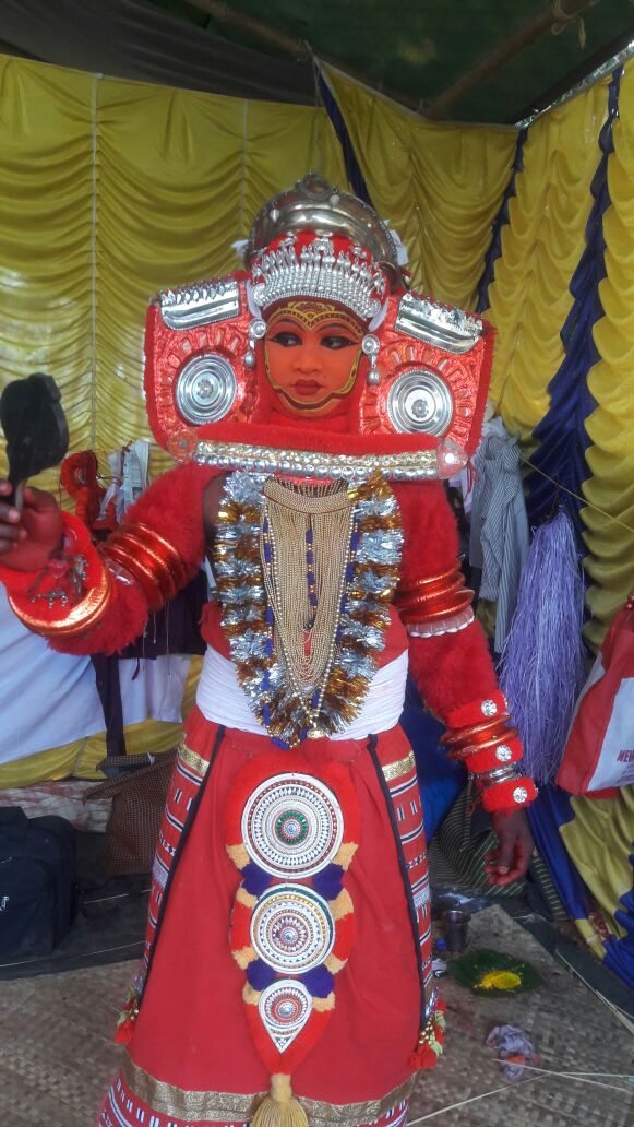 Eettu Moorthi Theyyam