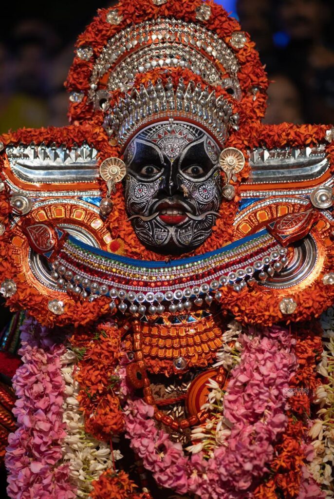 Kalarathri Bhagavathi Theyyam / Kalarathriyamma Theyyam / Valayanattamma Theyyam
