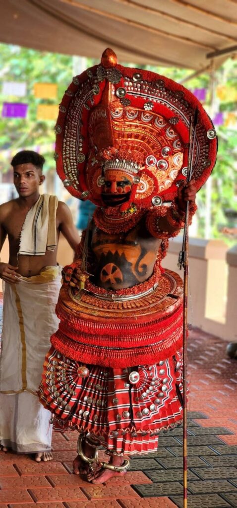 Kannikkorumakan Theyyam / Manicheri Daivam Vaidyanathan / Dhanwanthari Theyyam