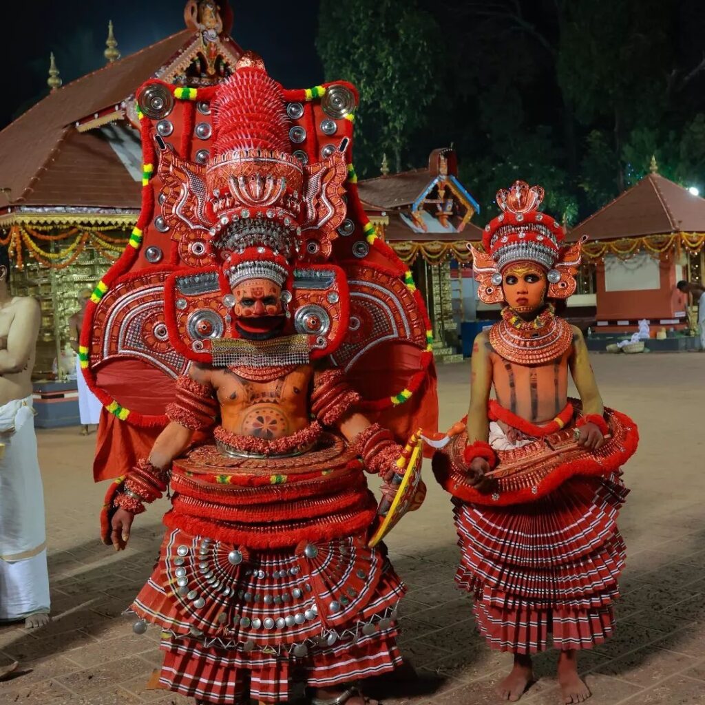 Thekkan Kariyathan & Kaikkolan Theyyam