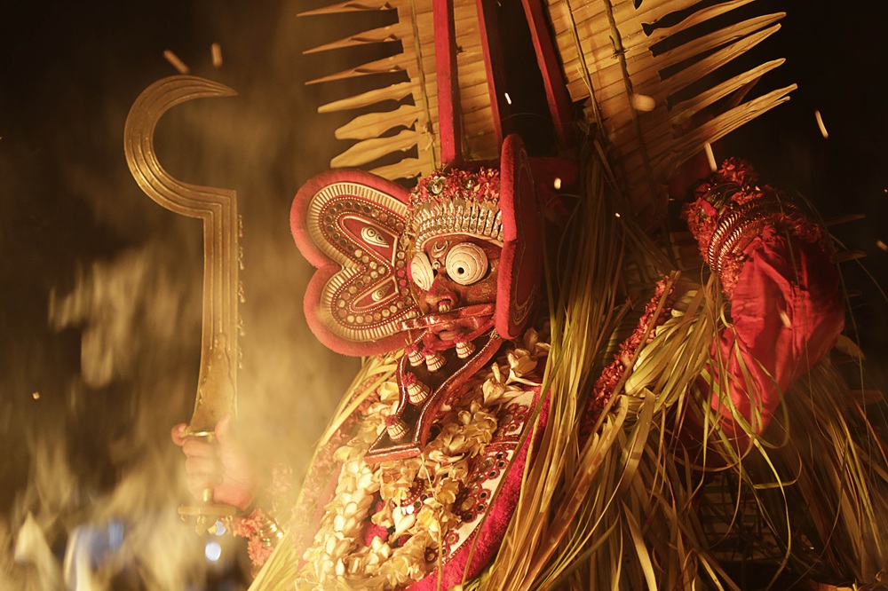 Khandakarnan Theyyam / Panthamkoluthi Thira