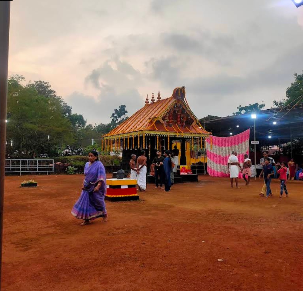 Kannur Kolacheri Sree Chathampalli Vishakandan Kshetram