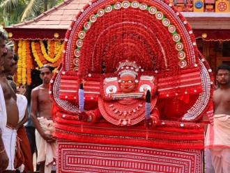 Muchilottu Bhagavathi Theyyam / Veezhala Bhagavathi Theyyam