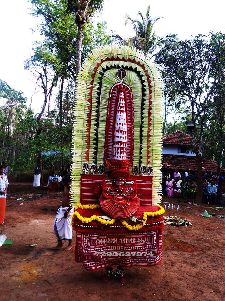 Perumbara Bhagavathi Theyyam / Perumbara Muthachi Bhagavathi Thira