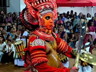 Thacholi Othenan Theyyam
