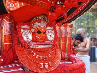 Vallarkulangara Bhagavathi Theyyam / Vellarangara Bhagavathi Theyyam / Thaipparadevatha Theyyam