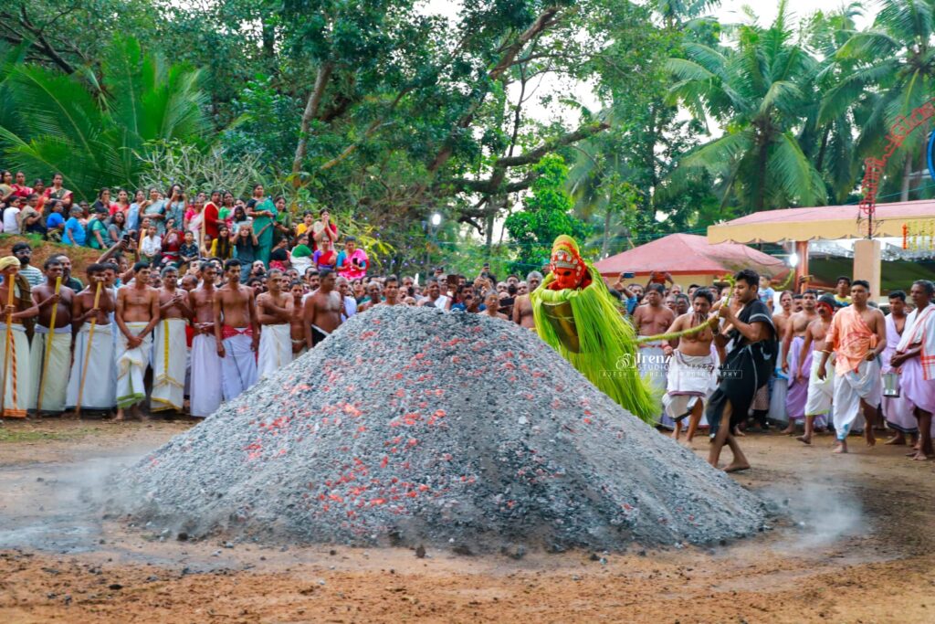 Vishnumurthi / Theechamundi / Ottakkolam / Paradevatha / Chamundi Theyyam